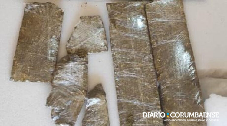 Mãe é presa tentando levar droga pro filho detento dentro de colchão