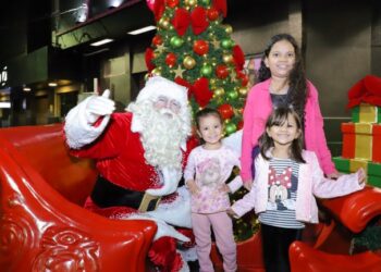 São Conrado recebe Papai Noel do Reviva Natal que tem shows, coral e feira no Centro da Capital