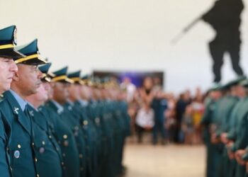 Governador promove bombeiros e policiais militares e zera fila de promoções de 2021
