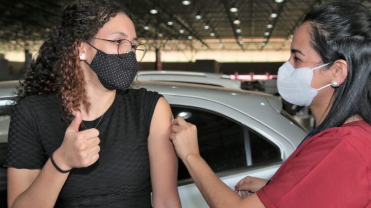 Neste sábado, mais de 10 locais estão abertos para vacinar população contra Covid na Capital