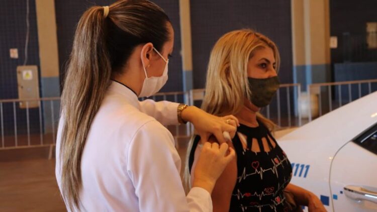 Na véspera de Réveillon, Prefeitura reduz locais de vacinação contra Covid para oito