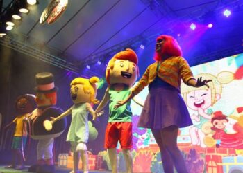 Mundo Bita faz abertura oficial do Reviva Natal na Capital com muita luz, paz e alegria