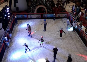 Patinação no gelo é atração para crianças e adultos em Campo Grande