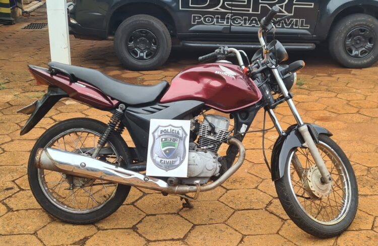 Ladrão que fazia vários assaltos na Capital com arma de brinquedo é preso com moto