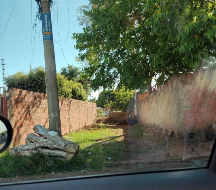 Traficantes montam barricada para “mocar” boca de fumo de policiais no Buriti