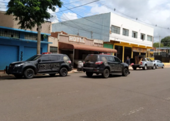 Bandido faz trabalhador rural de refém em fazenda e polícia intervém antes do roubo