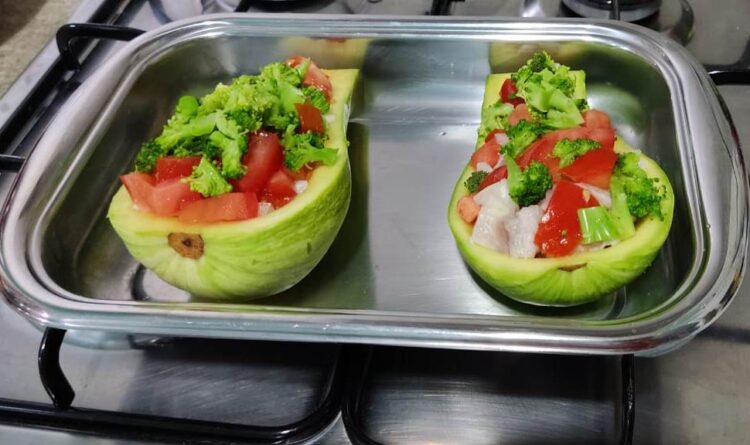 Aprenda uma receita saudável: “abobrinha recheada com peixe branco”