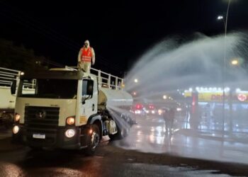 Região do Prosa passa por desinfecção como medida de prevenção ao contágio da Covid-19