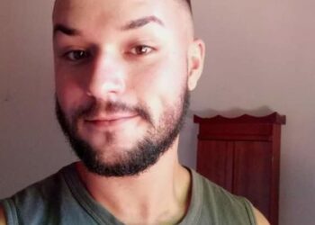 Jovem sai de buffet, invade pista contrária e morre ao bater de frente com carro na BR-158