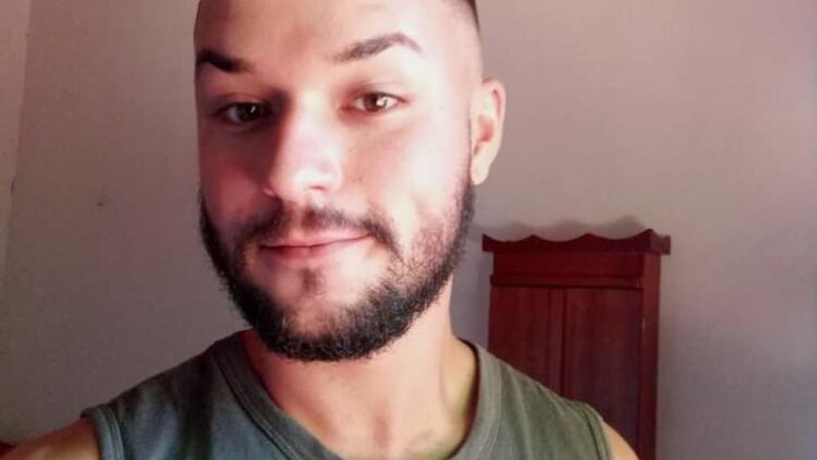 Jovem sai de buffet, invade pista contrária e morre ao bater de frente com carro na BR-158