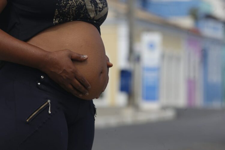Grávida é espancada pelo marido, após ele não aceitar comer arroz e feijão na janta