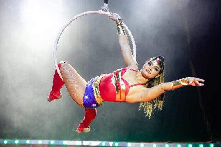 Aventuras em vulcão, circo e cinema são destaque em programação de férias em shopping da Capital