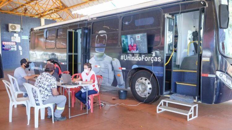 Busão da Vacina chega na grande Moreninhas com recorde de atendimentos na Capital