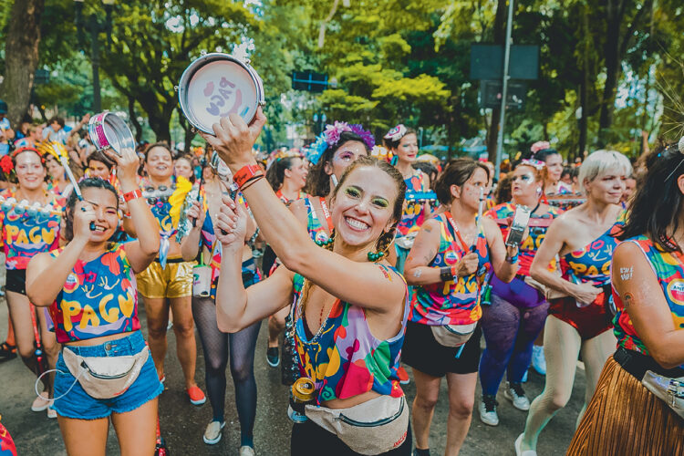 Estudo aponta que 93% das brasileiras foram a favor do cancelamento do Carnaval