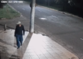 Vídeo: Ladrão “esperto” corta energia de casa para furtar sem ser gravado em bairro da Capital