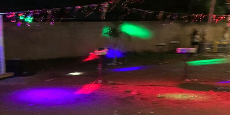 Prometida por 12hrs, festa de Carnaval acaba com PM e clientes pedindo a grana de volta