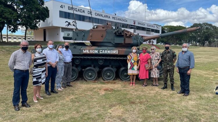 4ª Brigada Guaicurus homenageia a família Carneiro