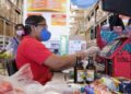 Após termo firmado com MPT, supermercado deverá fornecer máscaras a trabalhadores