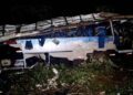 Ônibus de trabalhadores de MS cai em ribanceira e mata 10 pessoas no Paraná