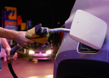 Após alta anunciada, média nacional da gasolina chega a R$ 7,499 e combustível fica 8,1% mais caro nos postos