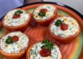 Receita Saudável: tomate recheado com creme de ricota e brócolis