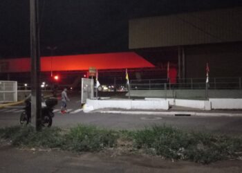 Veja Vídeos: Incêndio de grandes proporções atinge o Forte Atacadista da Presidente Vargas