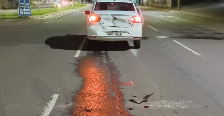 Vídeo: Motorista causa engavetamento com 3 veículos na Fernando Corrêa da Costa e foge na Capital