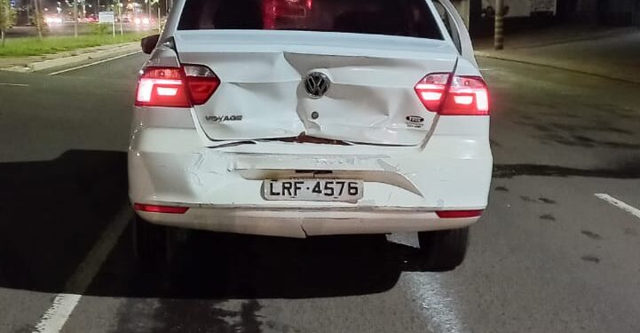 Vídeo: Motorista causa engavetamento com 3 veículos na Fernando Corrêa da Costa e foge na Capital