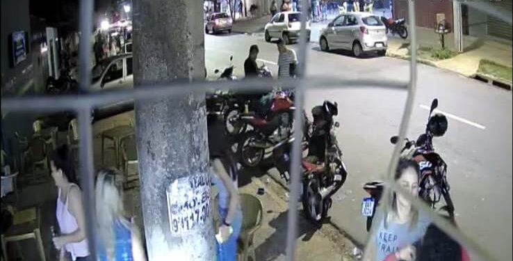 Casal aposta em locomotivas de lanches que reúne a galera até amanhecer na Capital