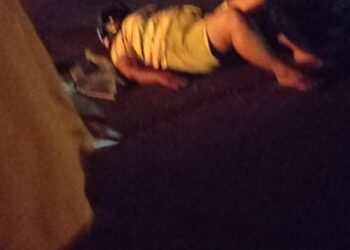 Vídeo: Motociclista fica ferida ao cair em buraco no Aero Rancho e população faz apelo à Prefeitura