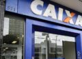 Bombeiros são acionados, após porta giratória de banco soltar fumaça e assustar clientes na Capital