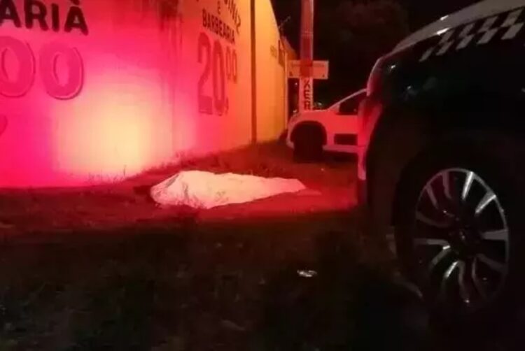 Jovem de 24 anos é morto a tiros por dupla de moto no Jardim das Macaúbas