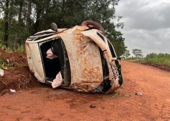 Dois moradores de SP capotam carro na MS-276 e ficam feridos nesta madrugada