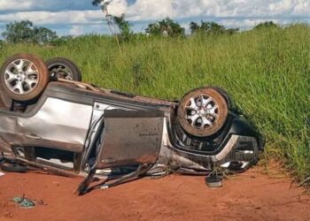 Mulher capota veículo na BR-060 e fica ferida ao ter traumatismo craniano