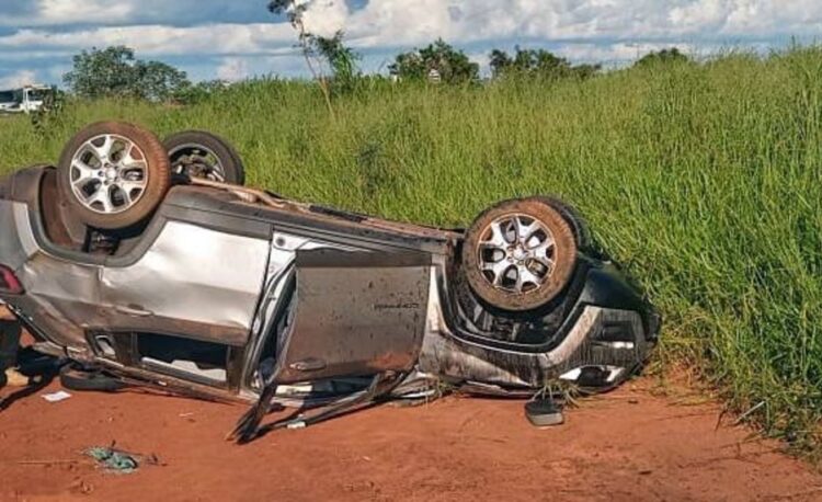 Mulher capota veículo na BR-060 e fica ferida ao ter traumatismo craniano