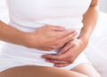 Cólica intensa? Neste Março Amarelo, especialistas alertam para sintomas da endometriose