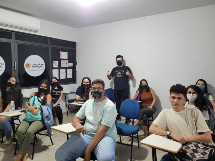 Instituto Causadores da Alegria oferece gratuitamente cursinho pré-vestibular