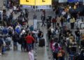 Em aeroportos e aviões ainda é obrigatório a utilização do uso de máscaras, diz Anvisa