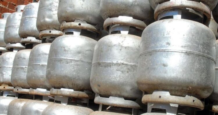 Procon Municipal encontra variação de até 29% no preço do botijão de gás de cozinha 13kg
