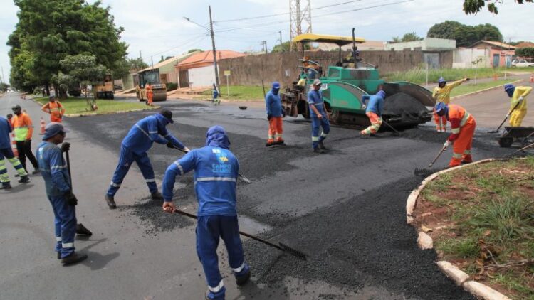 Prefeitura inicia recapeamento em importante eixo viário na região do Universitário