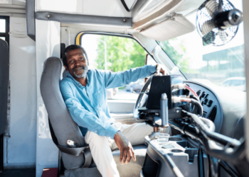 Prefeitura convoca aprovados em seleção para motorista, educador e cuidador social