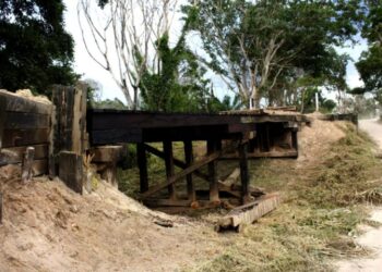 Agesul reconstrói pontes de madeira destruídas pelo fogo no Pantanal
