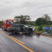 Chuva provoca colisão frontal, mata um e deixa mais dois feridos na BR-060 nesta manhã