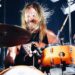 Foo Fighters: baterista Taylor Hawkins morre 2 dias antes de show no Lolla