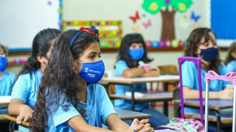 Rede municipal inicia aulas com escolas preparadas e 332 toneladas de merenda distribuídas