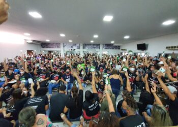 Professores aceitam proposta de reajuste escalonado e desistem da greve na Capital