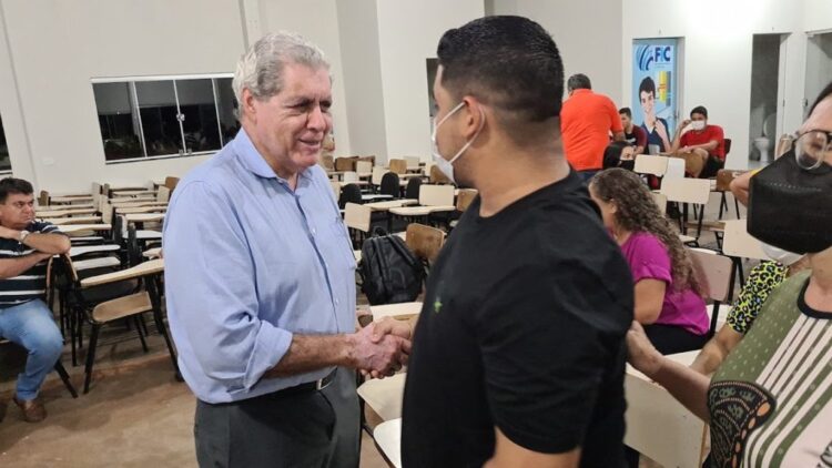 Pré-campanha: André Puccinelli visita 5 cidades do Bolsão e encontra estudantes de faculdade de Cassilândia