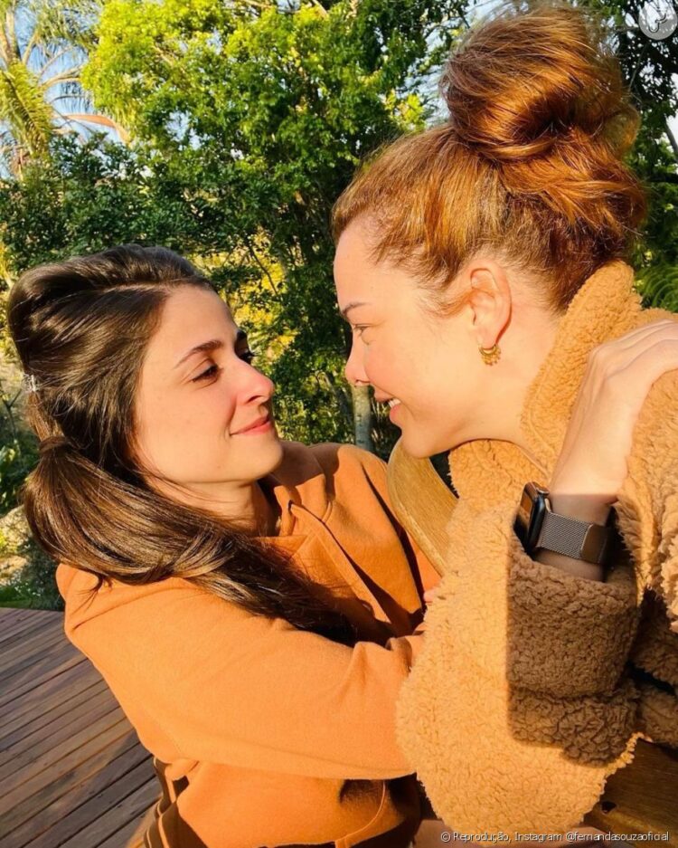 Fernanda Souza mostra 1ª foto com namorada, Eduarda, e ganha torcida de Thiaguinho: ‘Amo vocês’