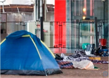 Outro caso: Mulher flagra marido fazendo sexo com morador de rua