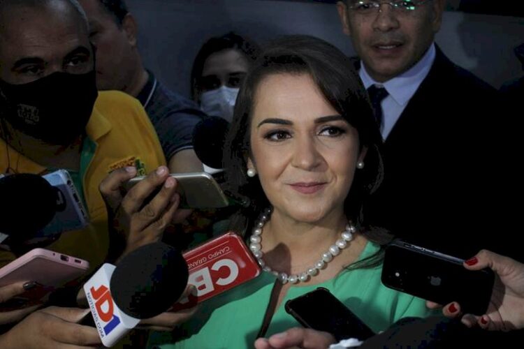 Prefeita Adriane Lopes sanciona projeto que institui programa de atenção a órfãos do feminicídio